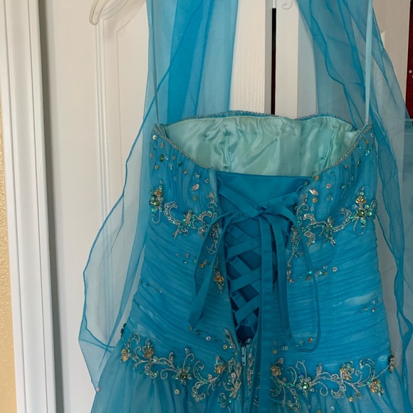 Gown - Picture 3 of 3